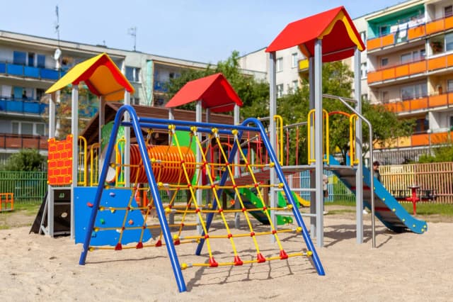 Ile kosztuje plac zabaw? Poznaj ukryte koszty i oszczędności Ile kosztuje plac zabaw? Poznaj ukryte koszty i oszczędności