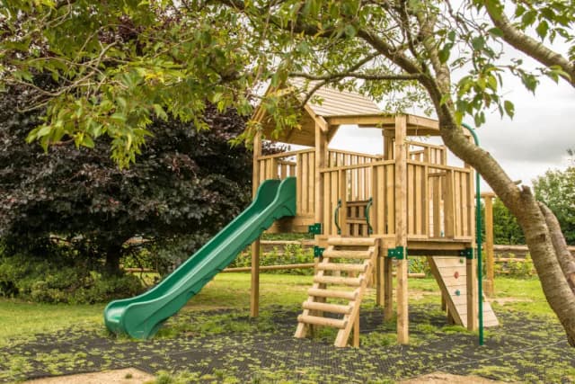 Jak zrobić drewniany plac zabaw - bezpieczne i łatwe sposoby budowy Jak zrobić drewniany plac zabaw - bezpieczne i łatwe sposoby budowy