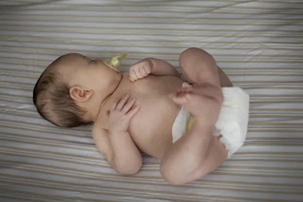 Ile pieluch dziennie zużywa noworodek? Zaskakujące fakty i porady Ile pieluch dziennie zużywa noworodek? Zaskakujące fakty i porady