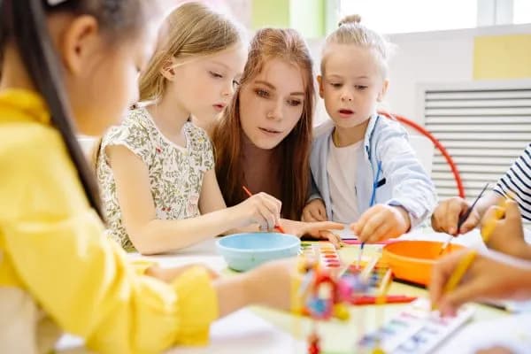 Ile godzin pracuje pomoc nauczyciela w przedszkolu i co warto wiedzieć? Ile godzin pracuje pomoc nauczyciela w przedszkolu i co warto wiedzieć?