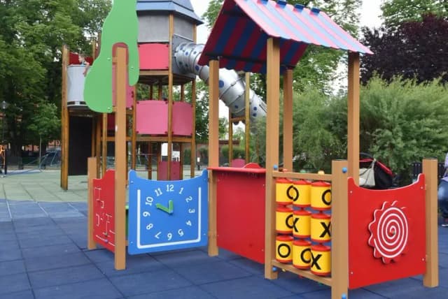 Kiedy zostaną otwarte place zabaw dla dzieci w Twojej okolicy? Kiedy zostaną otwarte place zabaw dla dzieci w Twojej okolicy?