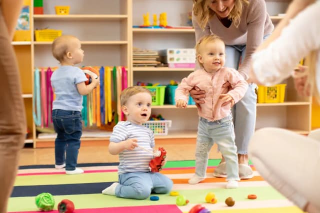 Ile opiekunek w przedszkolu? Sprawdź, ile dzieci może mieć jedna opiekunka Ile opiekunek w przedszkolu? Sprawdź, ile dzieci może mieć jedna opiekunka
